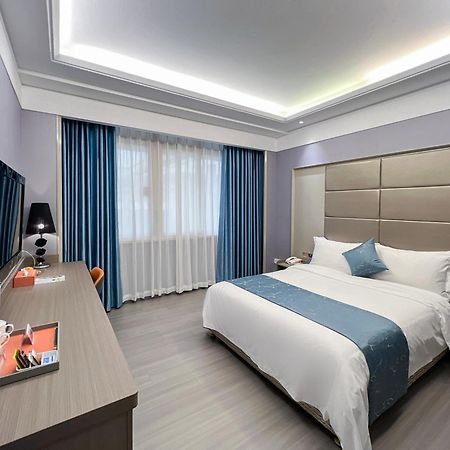 Ramada Shenzhen Baoan Hotell Exteriör bild
