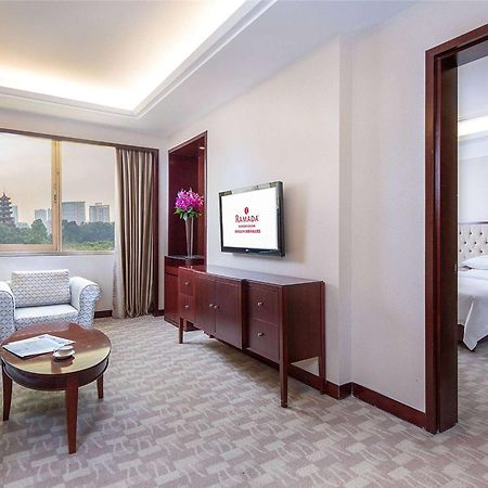 Ramada Shenzhen Baoan Hotell Exteriör bild