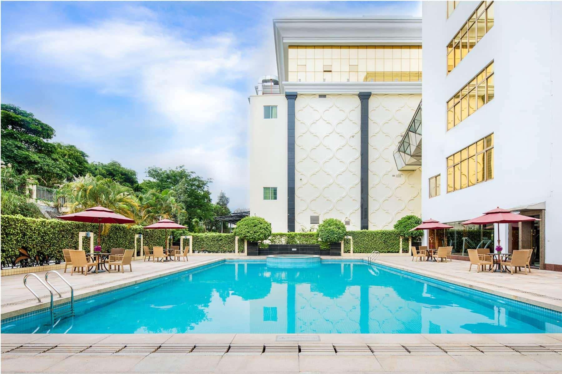 Ramada Shenzhen Baoan Hotell Exteriör bild