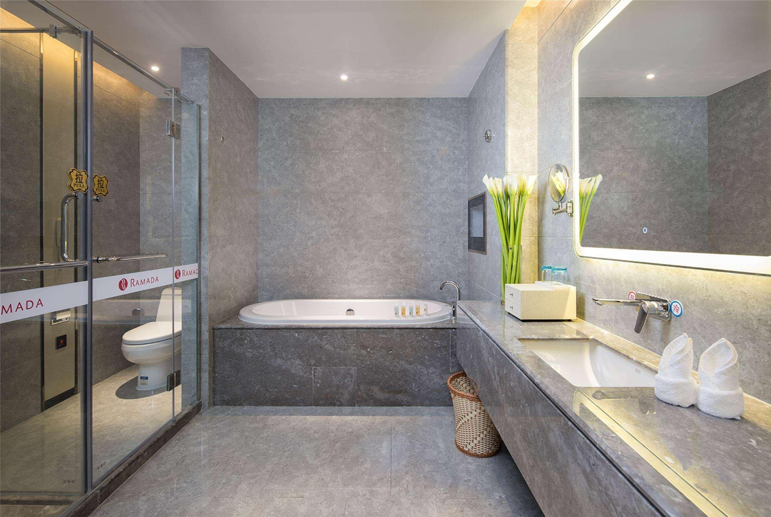 Ramada Shenzhen Baoan Hotell Exteriör bild