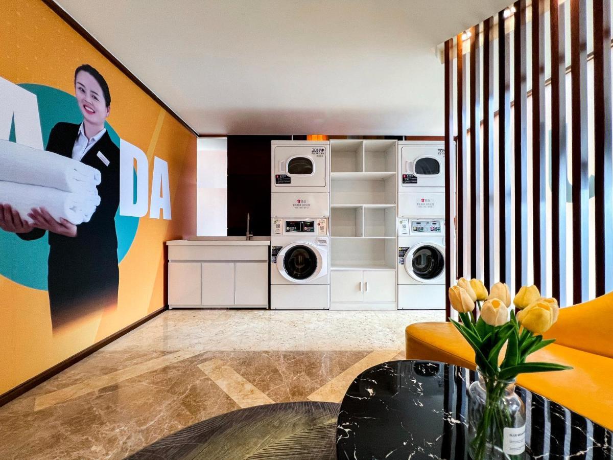 Ramada Shenzhen Baoan Hotell Exteriör bild