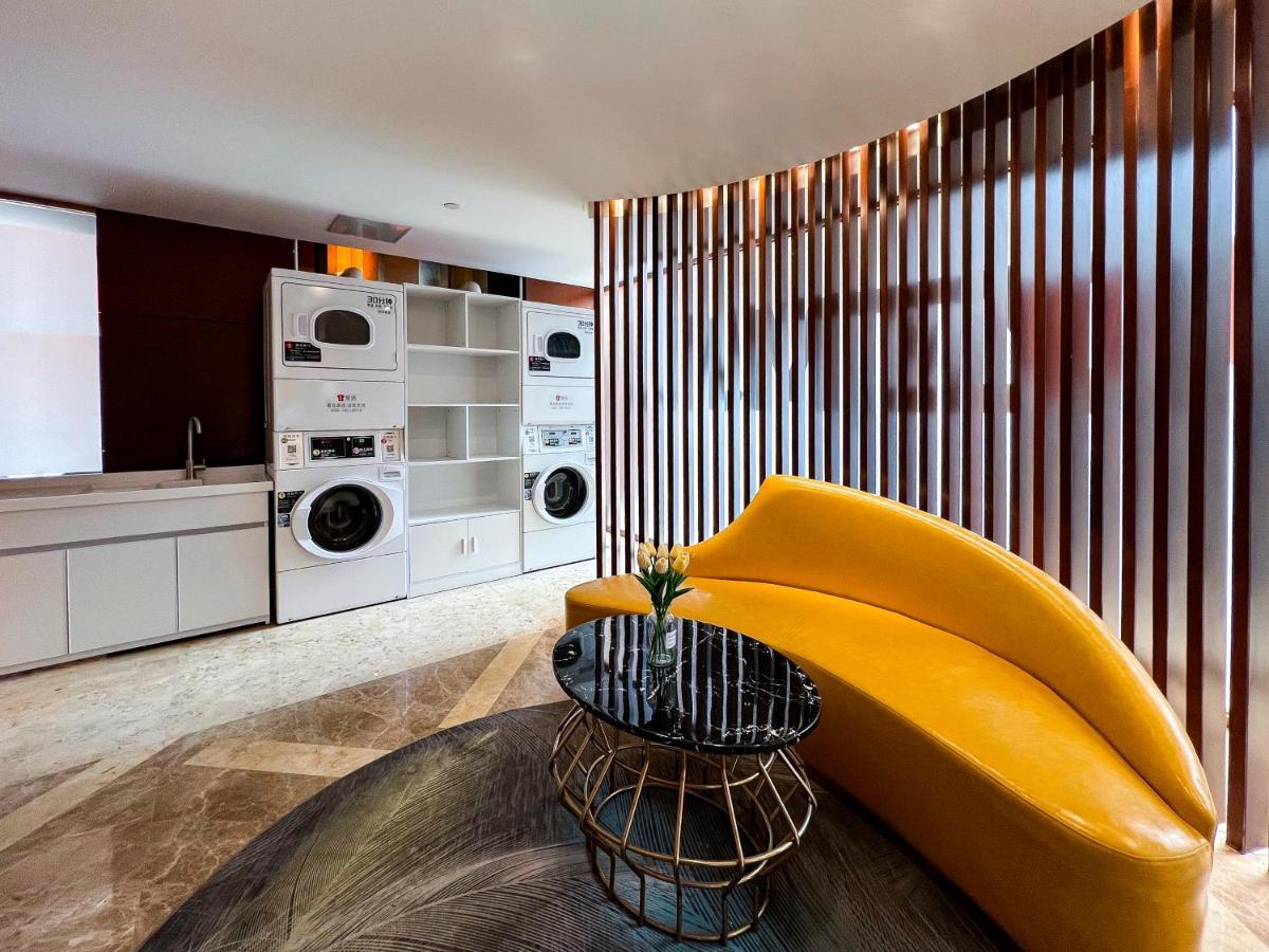 Ramada Shenzhen Baoan Hotell Exteriör bild
