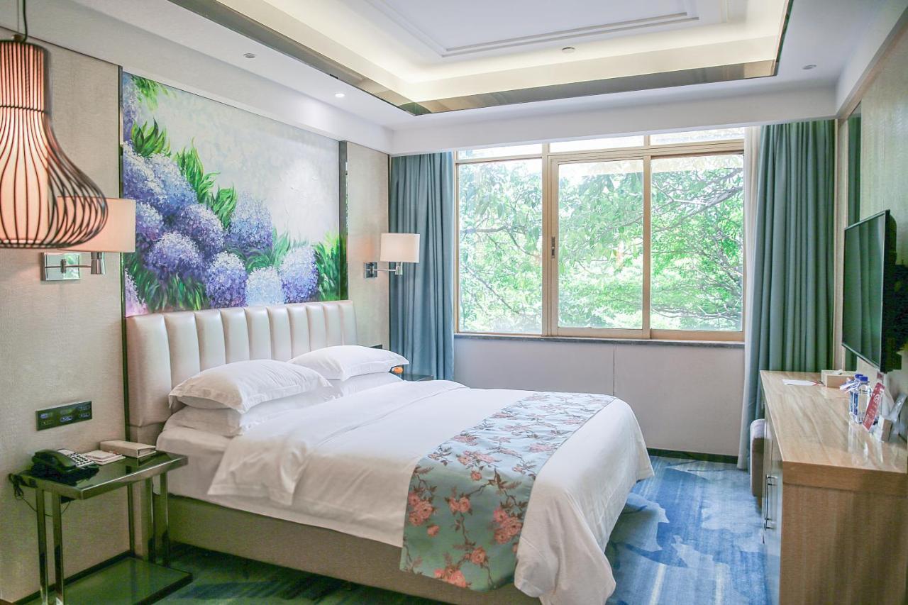 Ramada Shenzhen Baoan Hotell Exteriör bild