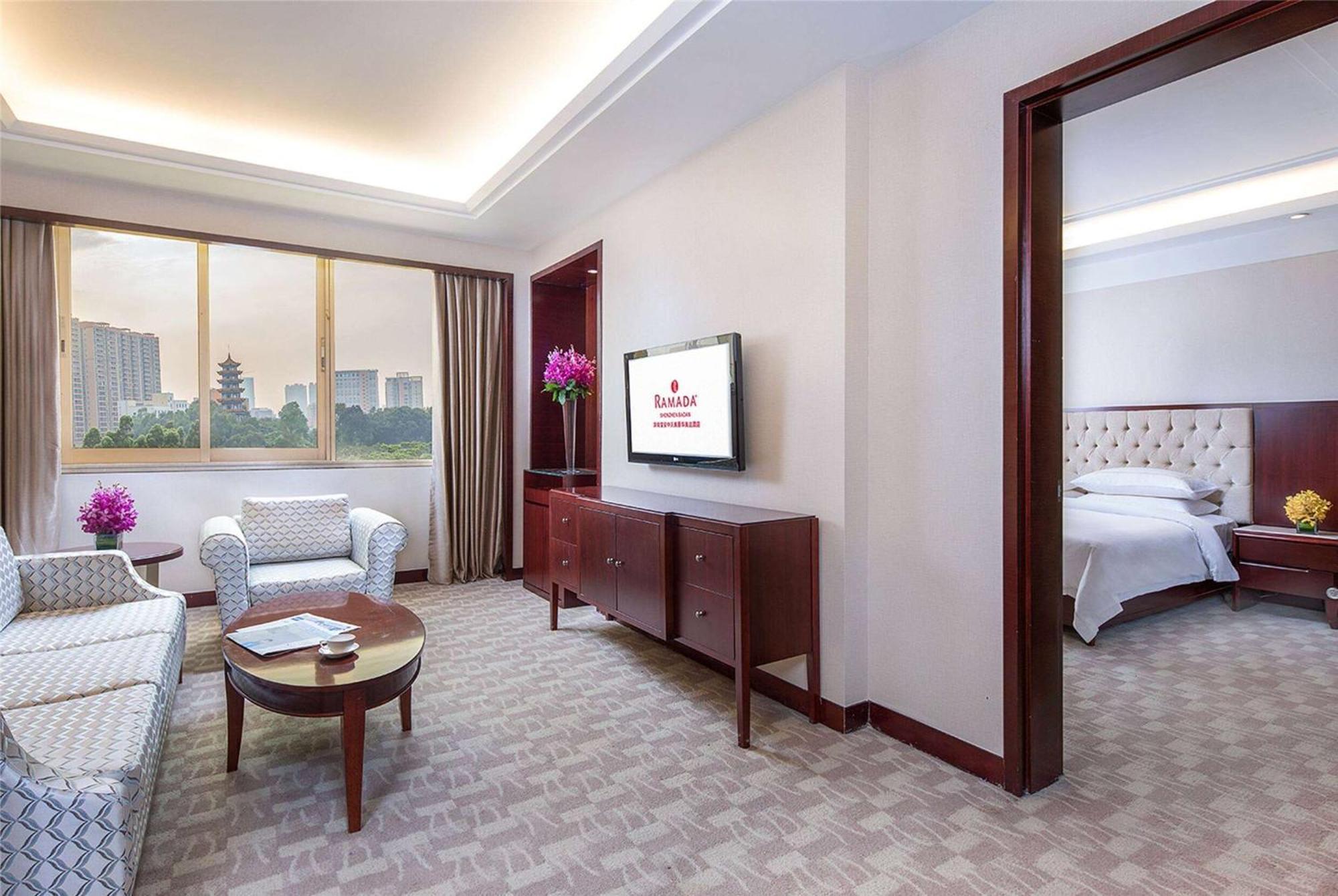 Ramada Shenzhen Baoan Hotell Exteriör bild