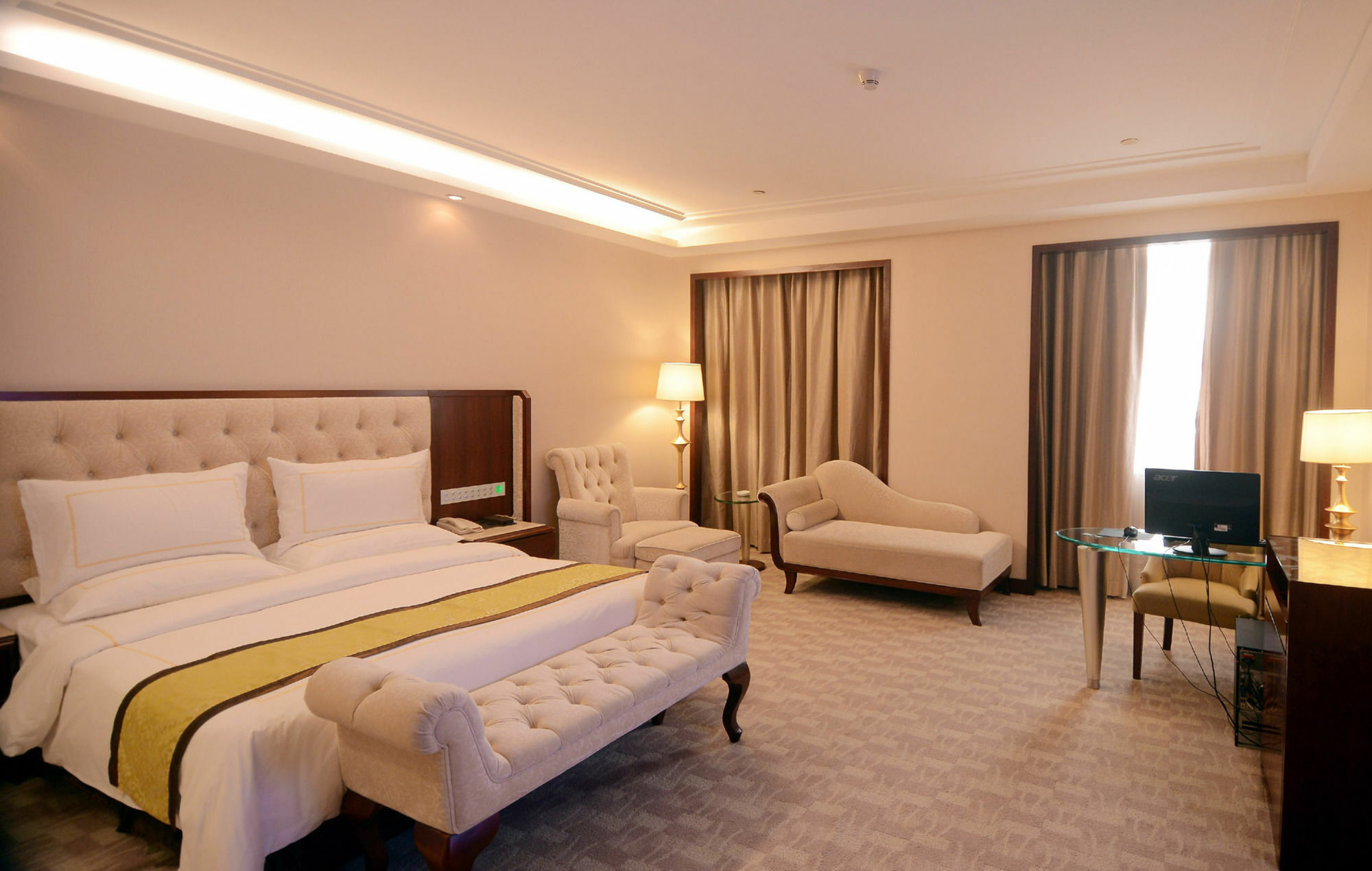 Ramada Shenzhen Baoan Hotell Exteriör bild